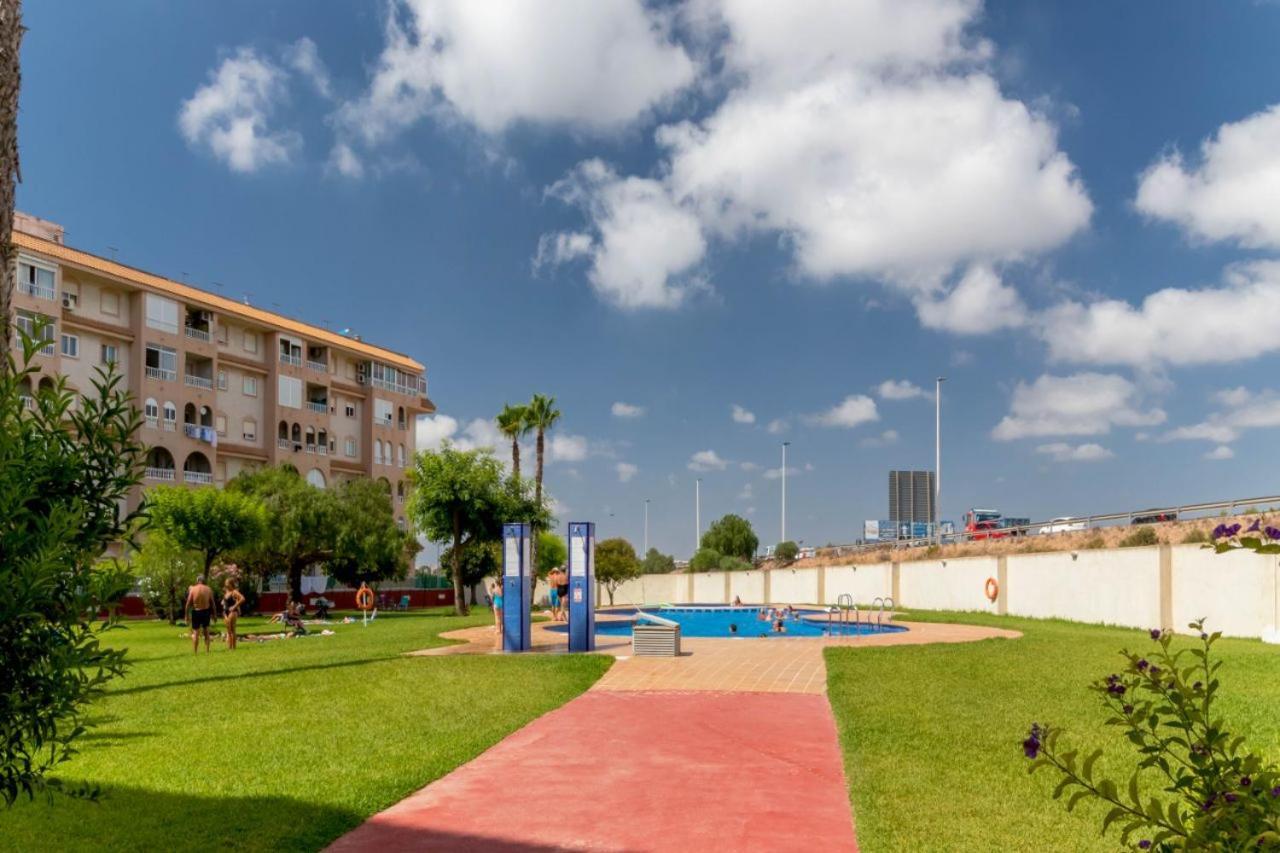 Apartamentos Villa Madrid Torrevieja Exterior photo