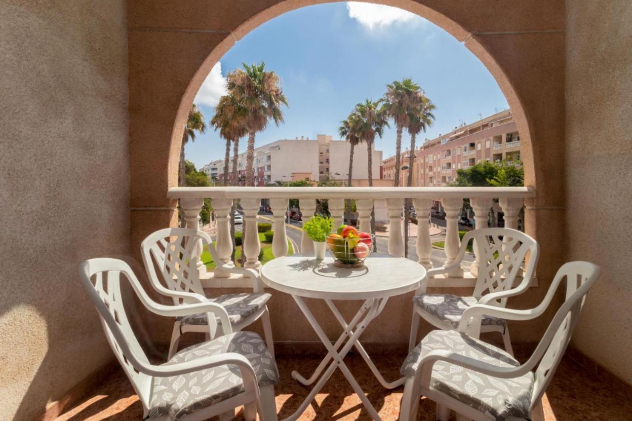Apartamentos Villa Madrid Torrevieja Exterior photo
